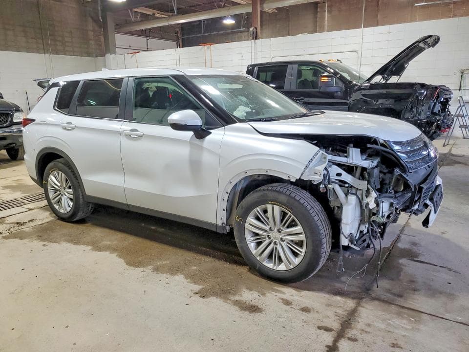 2023 MITSUBISHI OUTLANDER ES 4
