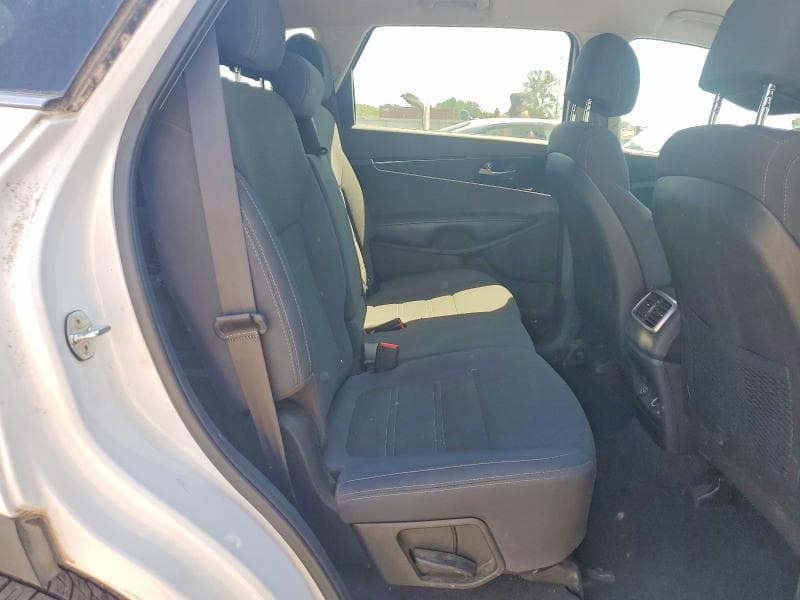 2017 KIA SORENTO LX 11