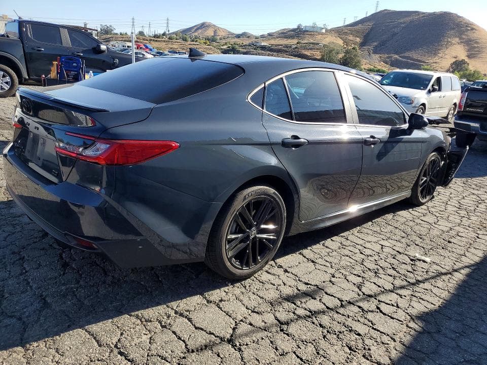 2025 TOYOTA CAMRY SE 3
