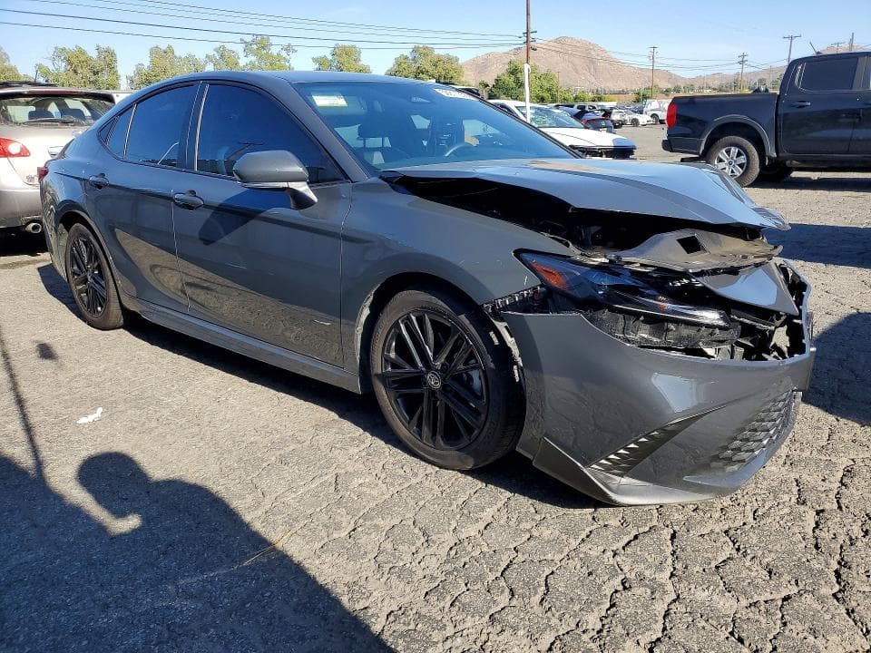 2025 TOYOTA CAMRY SE 4