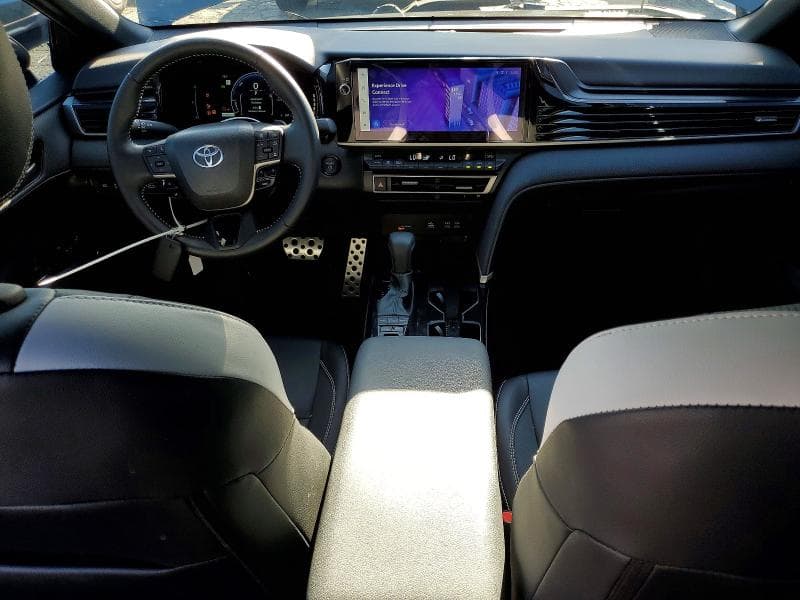 2025 TOYOTA CAMRY SE 8