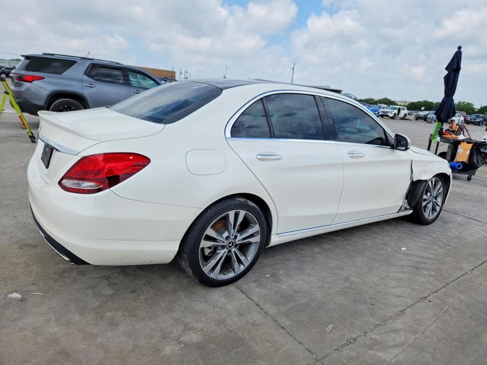 2017 MERCEDES-BENZ C 300 3