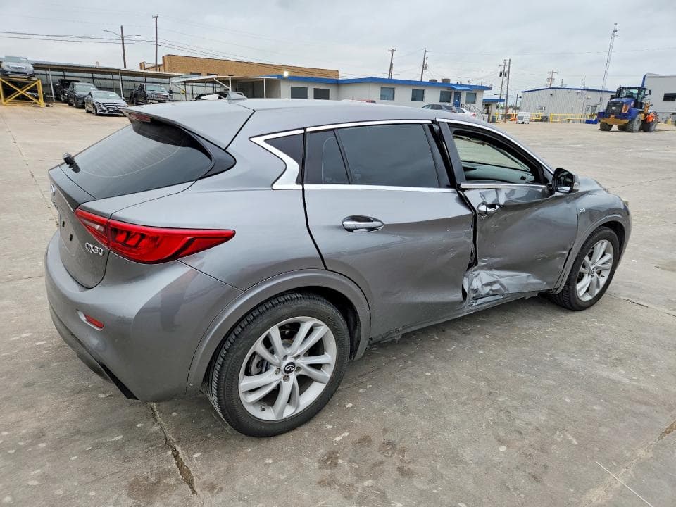 2018 INFINITI QX30 LUXURY 3