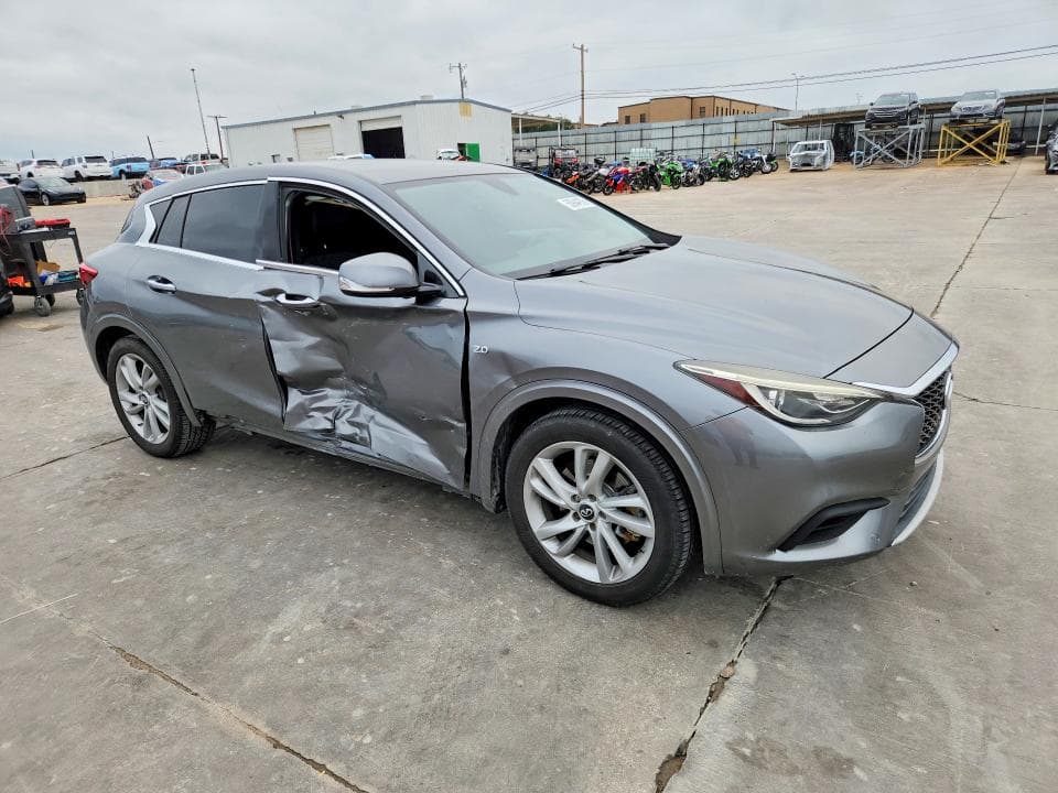 2018 INFINITI QX30 LUXURY 4