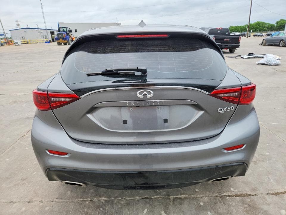 2018 INFINITI QX30 LUXURY 6
