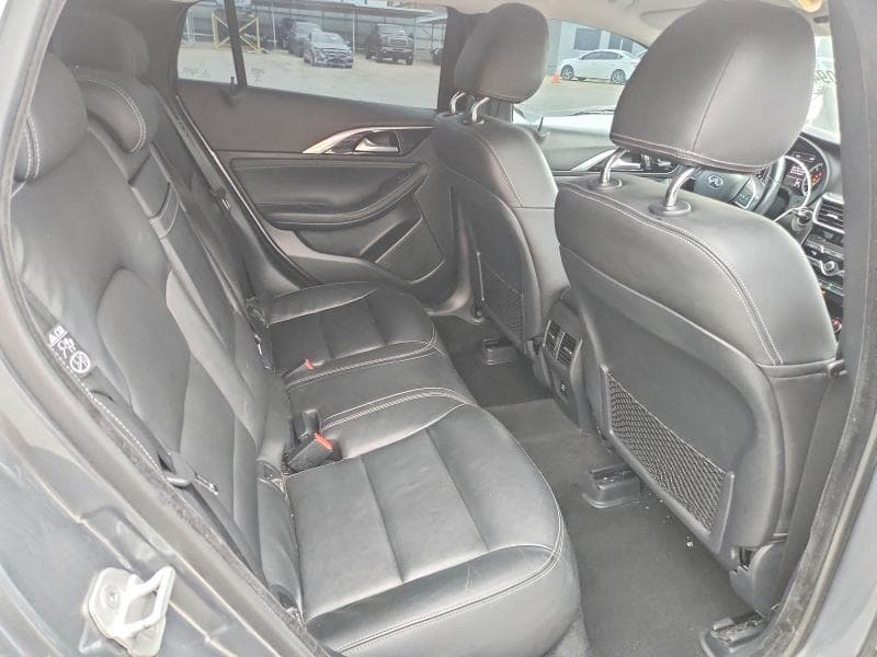 2018 INFINITI QX30 LUXURY 10