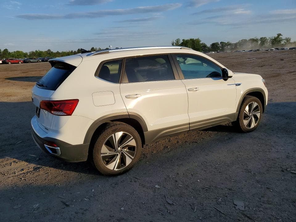 2023 VOLKSWAGEN TAOS SE 4