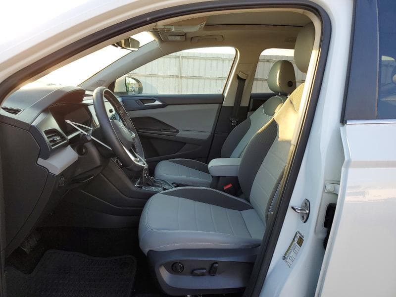 2023 VOLKSWAGEN TAOS SE 8