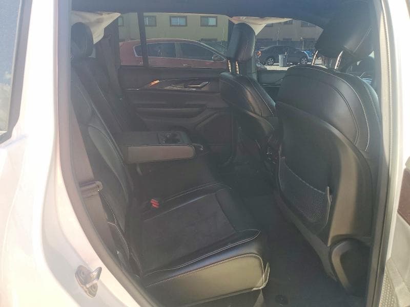 2023 JEEP GRAND CHEROKEE LAREDO 11