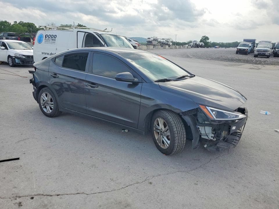 2020 HYUNDAI ELANTRA SEL 4