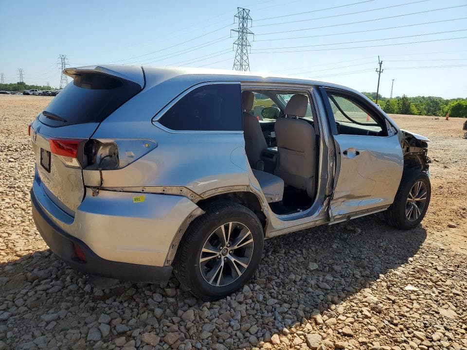 2017 TOYOTA HIGHLANDER LE 3