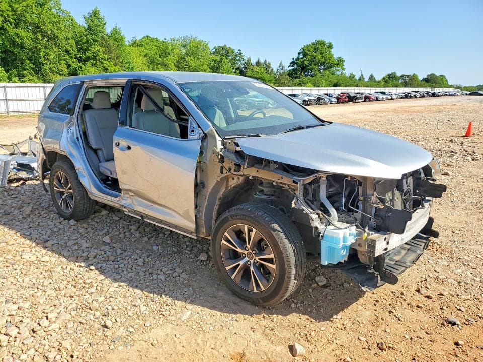 2017 TOYOTA HIGHLANDER LE 4