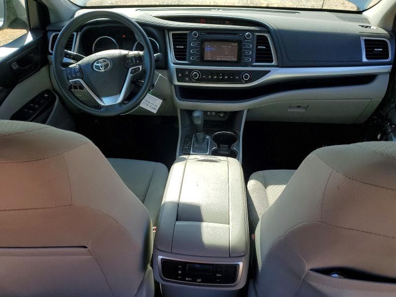 2017 TOYOTA HIGHLANDER LE 8