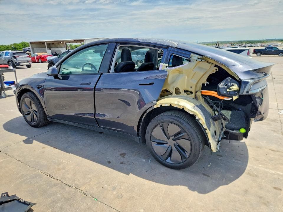 2026 TESLA MODEL  Y 2