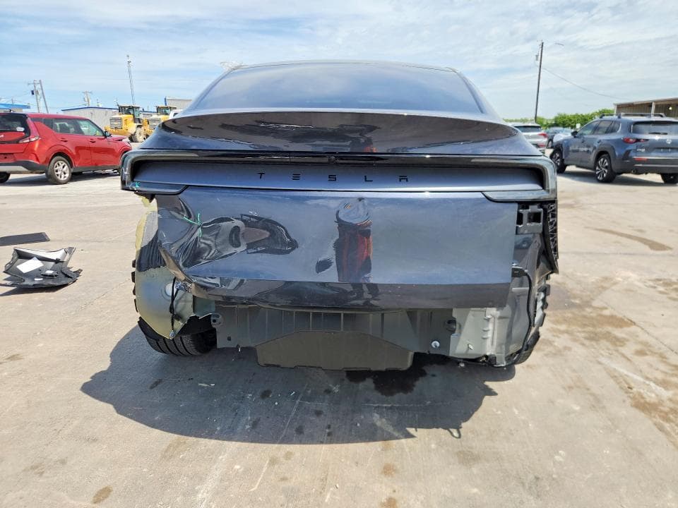 2026 TESLA MODEL  Y 6