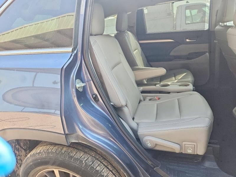 2019 TOYOTA HIGHLANDER XLE 11