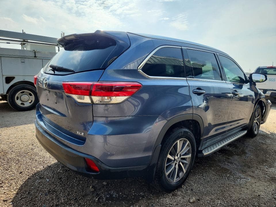 2019 TOYOTA HIGHLANDER XLE 3