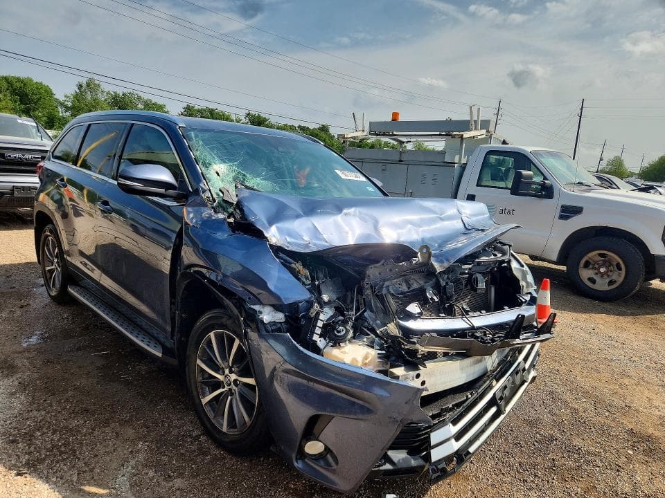 2019 TOYOTA HIGHLANDER XLE 4