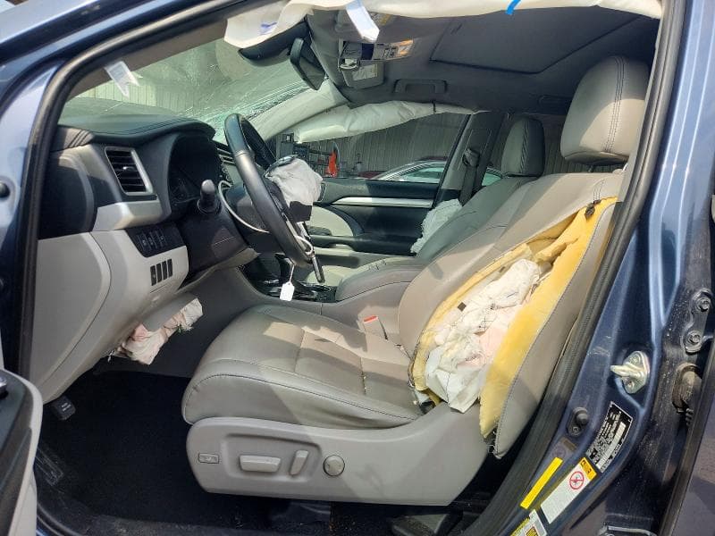2019 TOYOTA HIGHLANDER XLE 7
