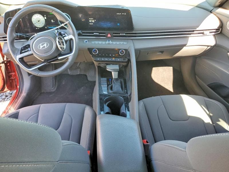 2024 HYUNDAI ELANTRA SEL SEL 8