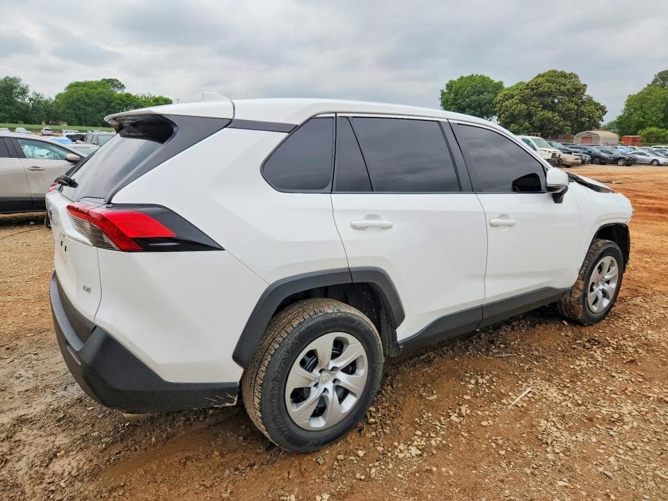 2022 TOYOTA RAV4 LE 3