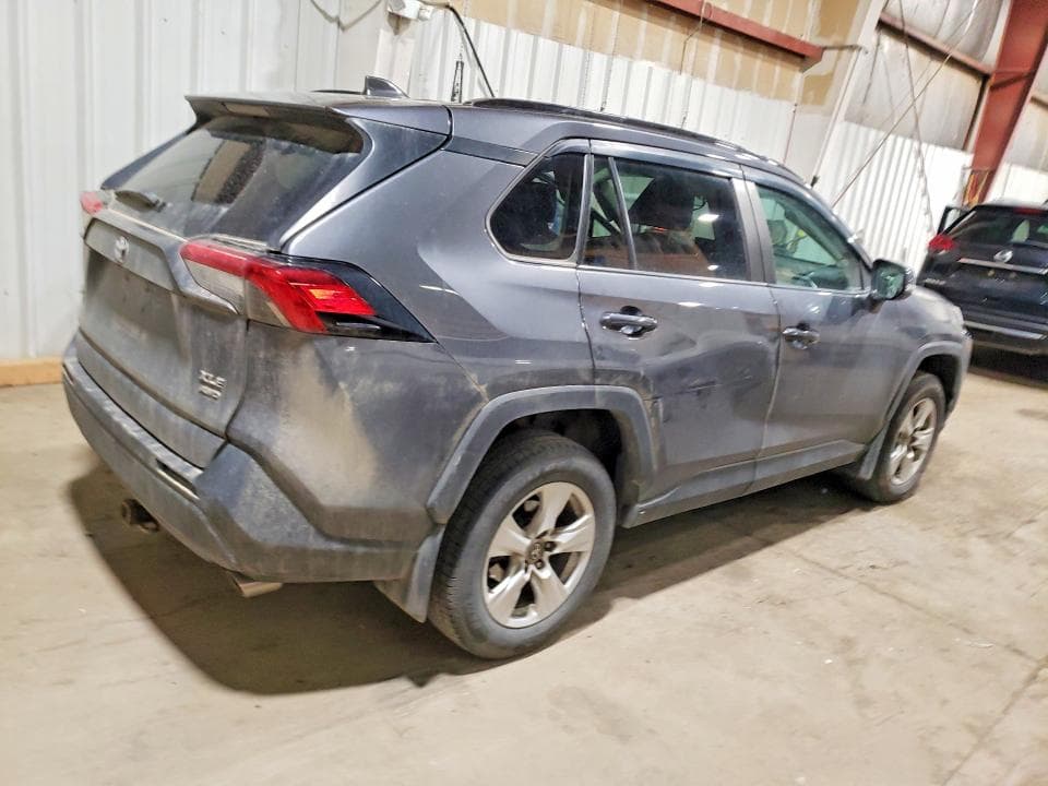 2021 TOYOTA RAV4 XLE XLE 3