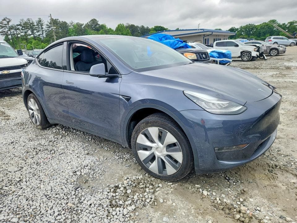 2023 TESLA MODEL Y 4