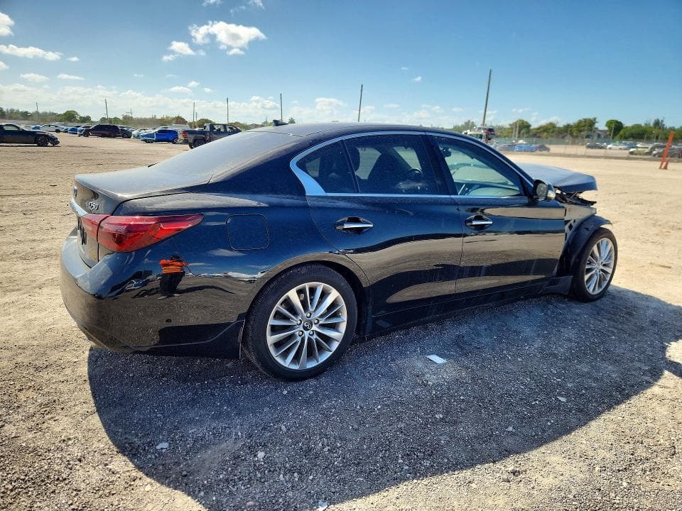 2021 INFINITI Q50 LUXE 3
