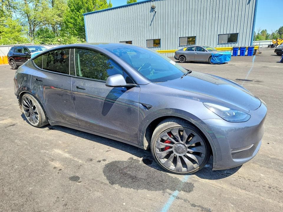 2023 TESLA MODEL Y 4