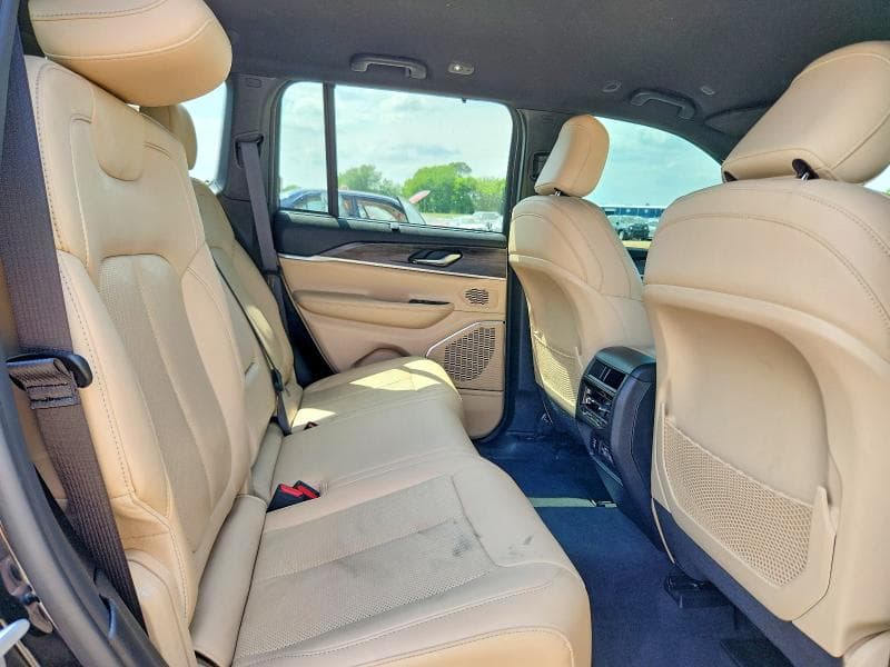 2023 JEEP GRAND CHEROKEE LIMITED 11