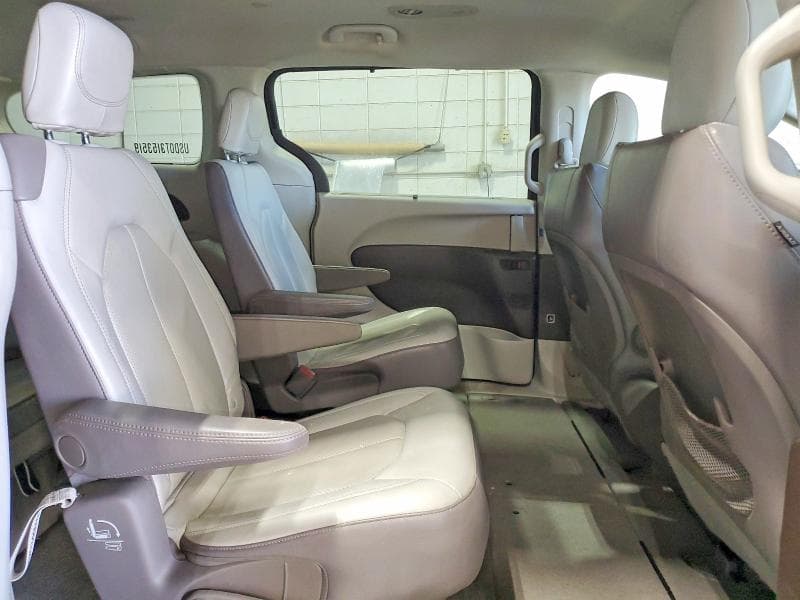2019 CHRYSLER PACIFICA TOURING L 11