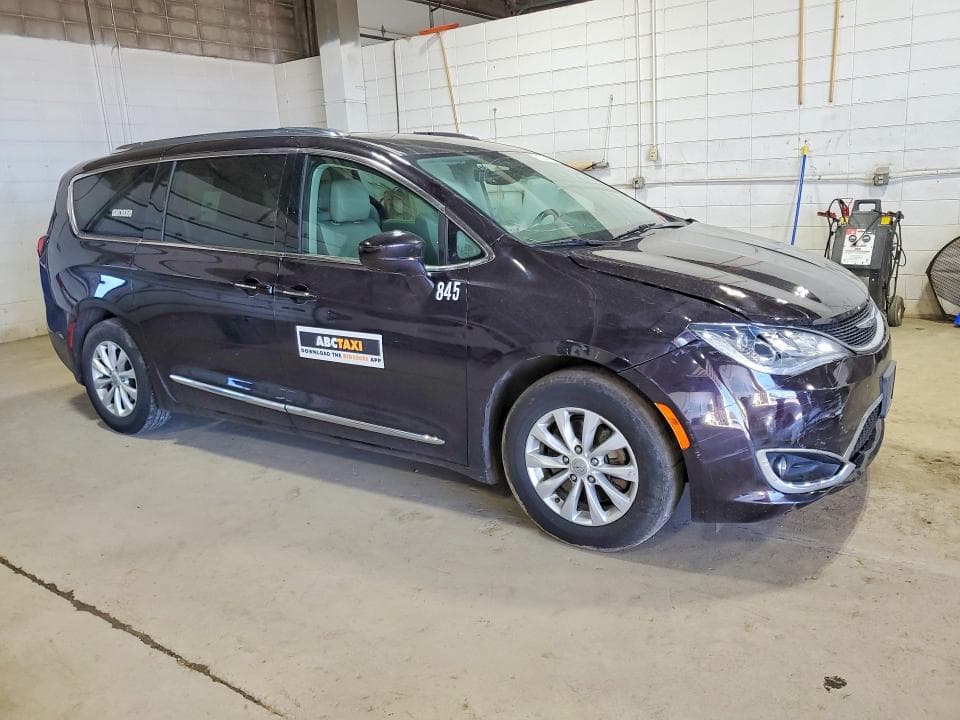 2019 CHRYSLER PACIFICA TOURING L 4