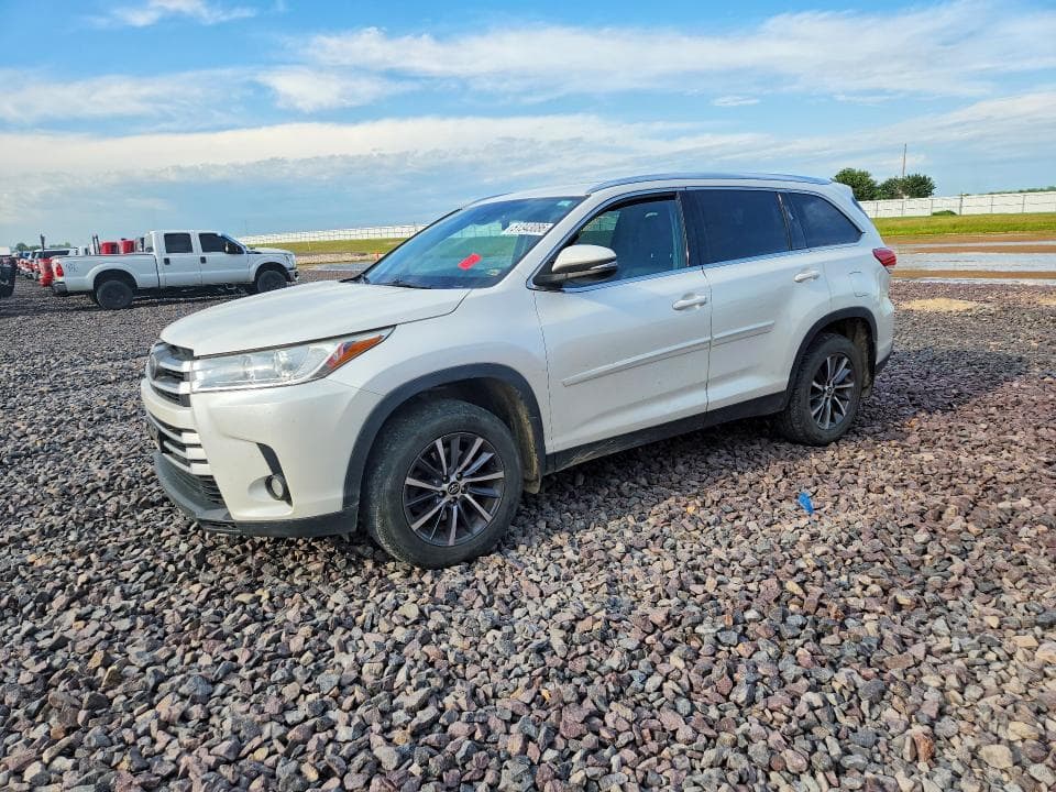 2019 TOYOTA HIGHLANDER XLE - 1