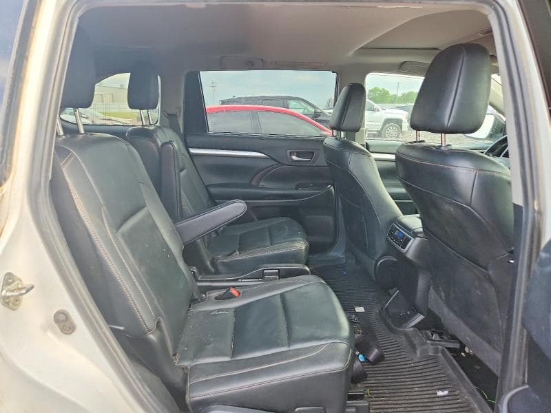 2019 TOYOTA HIGHLANDER XLE 11