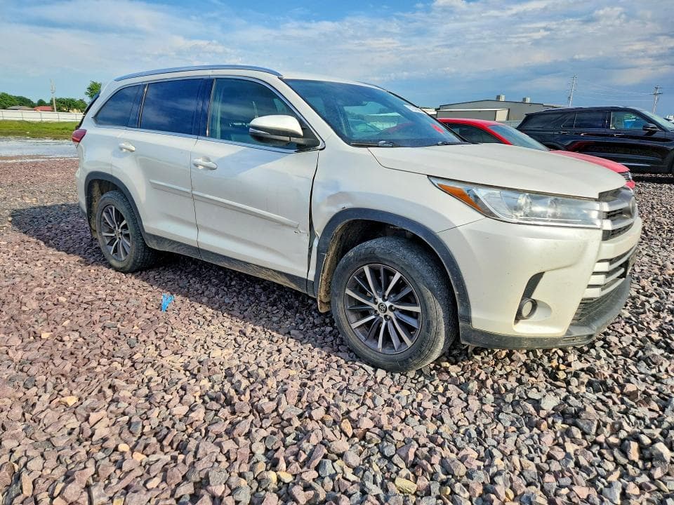 2019 TOYOTA HIGHLANDER XLE 4