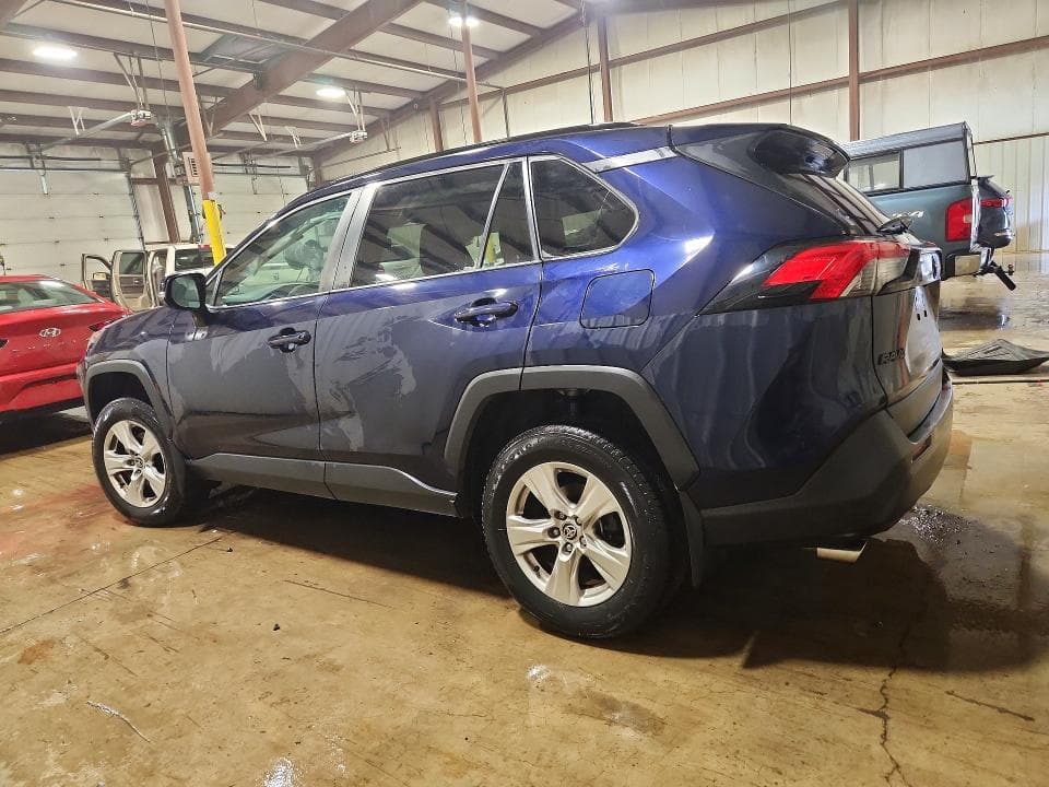 2021 TOYOTA RAV4 XLE 2