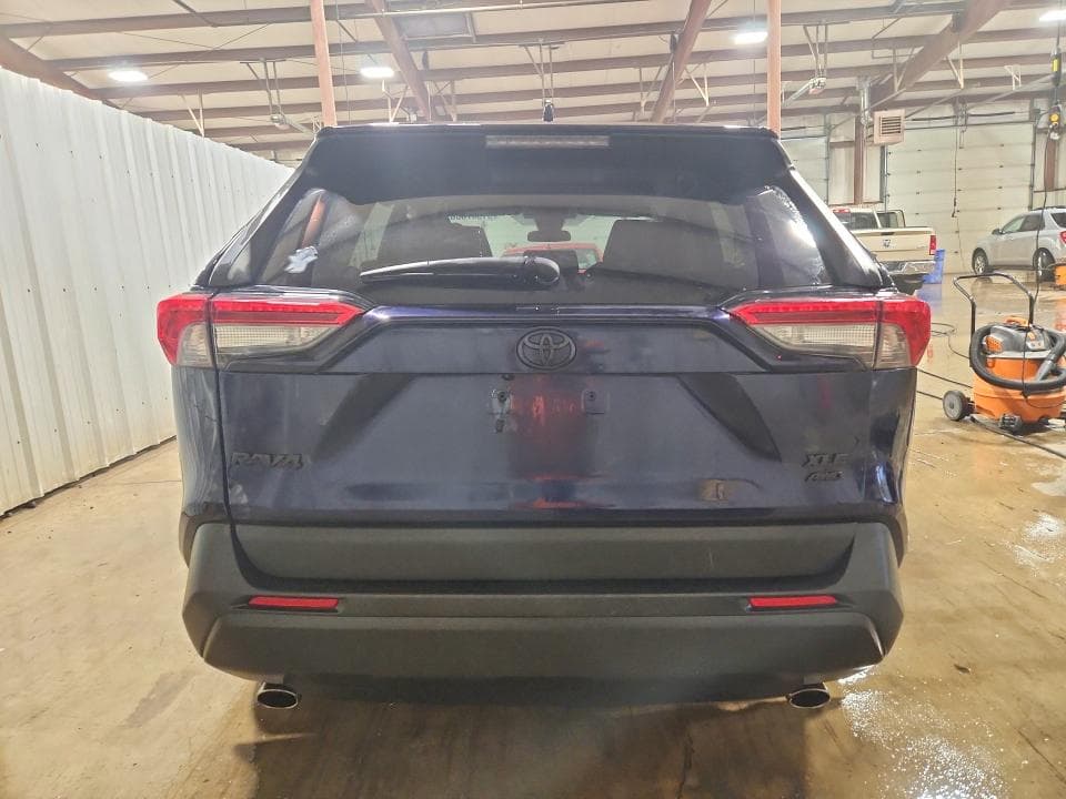 2021 TOYOTA RAV4 XLE 6