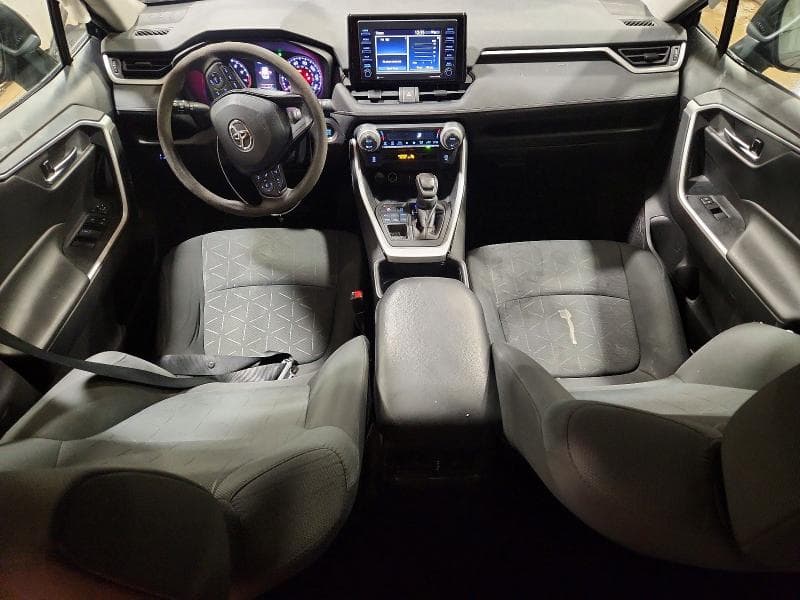 2021 TOYOTA RAV4 XLE 8