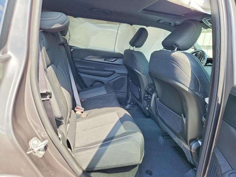 2025 JEEP GRAND CHEROKEE LAREDO 11