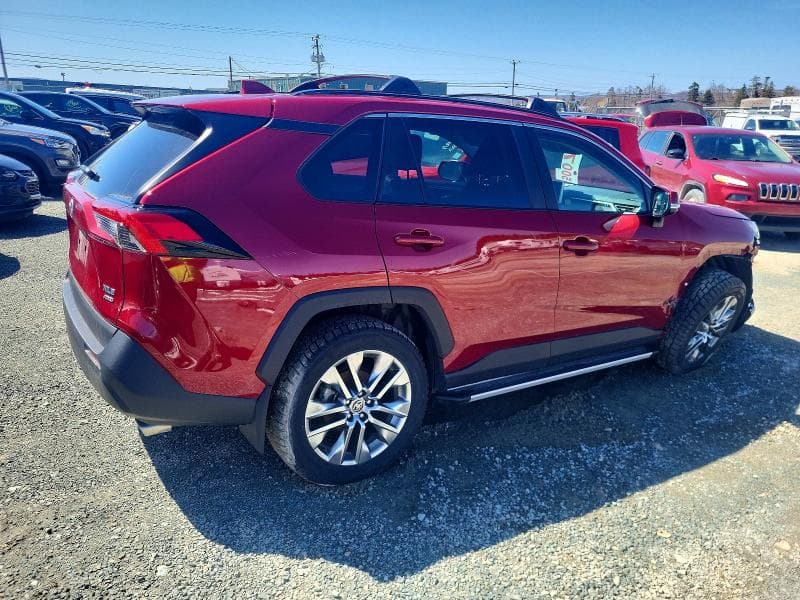 2025 TOYOTA RAV4 XLE 3