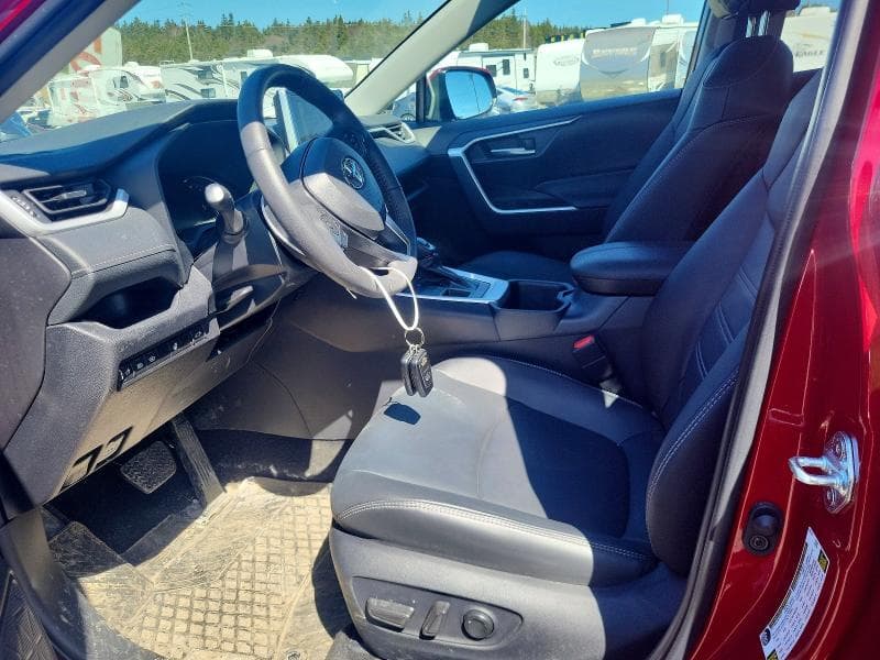 2025 TOYOTA RAV4 XLE 7