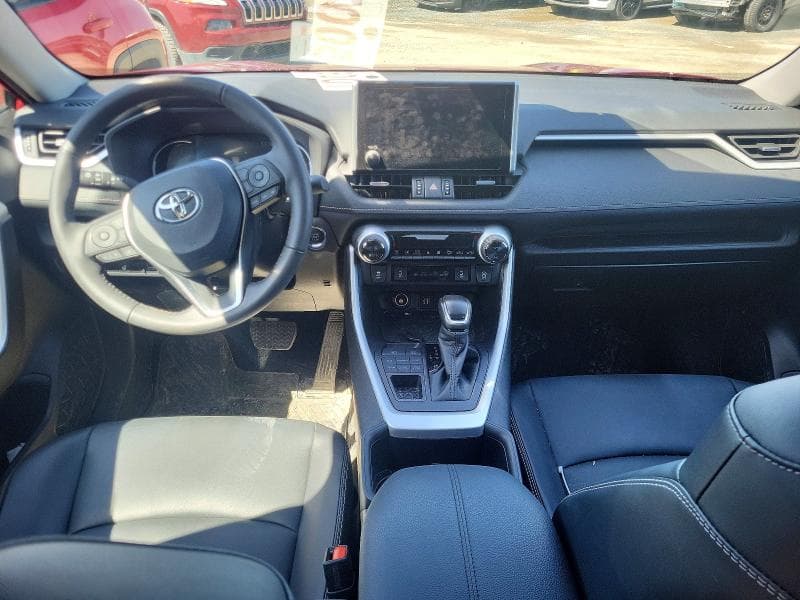 2025 TOYOTA RAV4 XLE 8