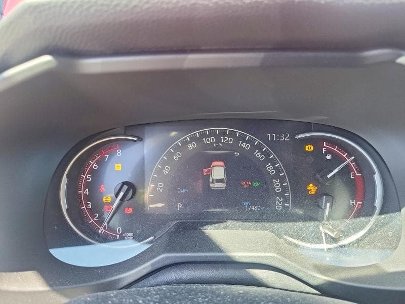 2025 TOYOTA RAV4 XLE 9