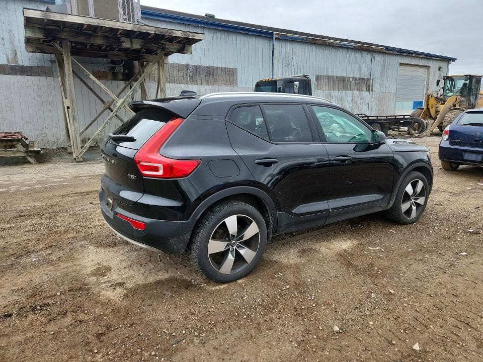 2020 VOLVO XC40 T5 MOMENTUM T5 MOMENTUM 3