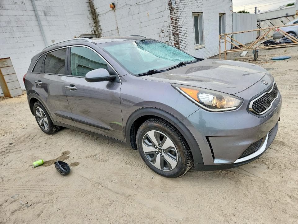 2017 KIA NIRO LX 4