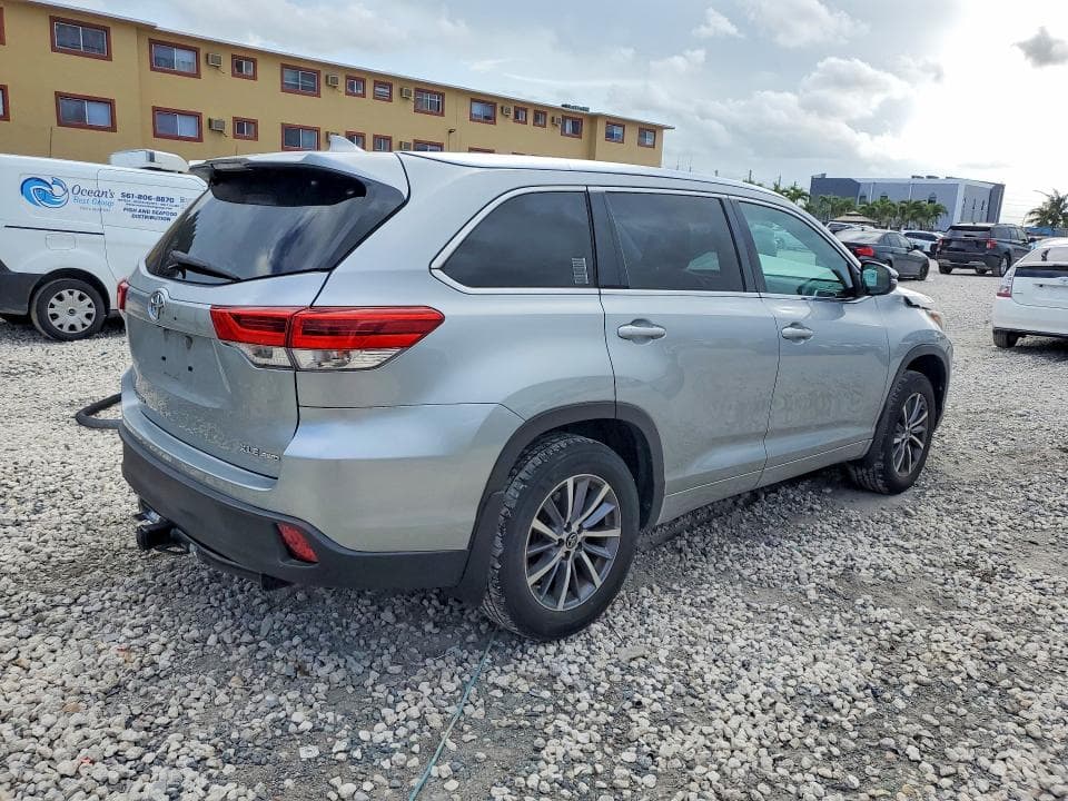 2017 TOYOTA HIGHLANDER XLE XLE 3