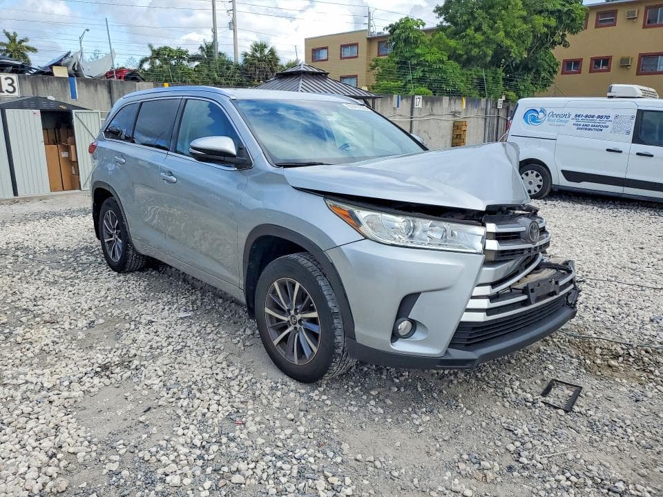 2017 TOYOTA HIGHLANDER XLE XLE 4