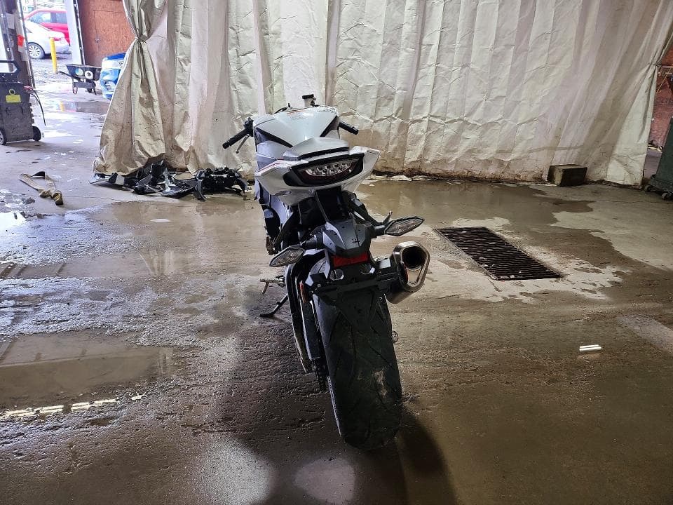 2026 HONDA CBR1000 RR 4