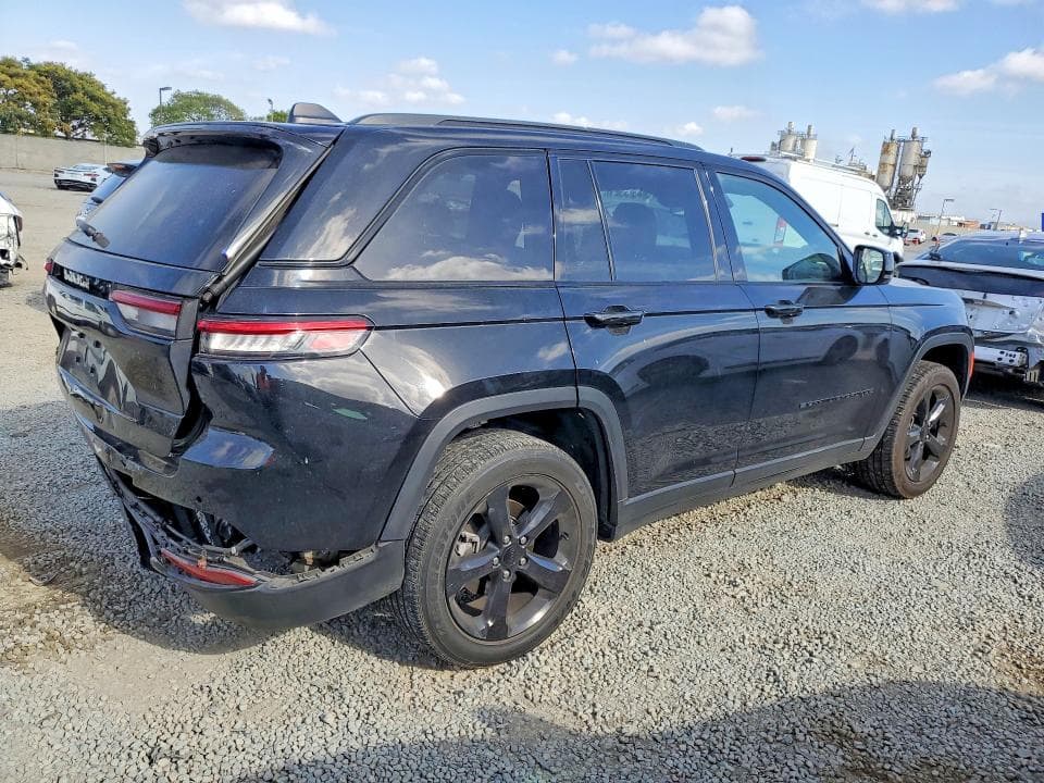 2023 JEEP GRAND CHEROKEE LAREDO 3