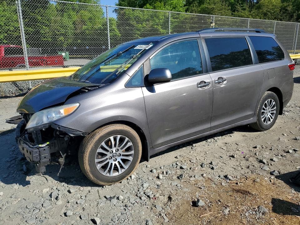 2018 TOYOTA SIENNA XLE 8-PASSENGER XLE 8-PASSENGER - 1
